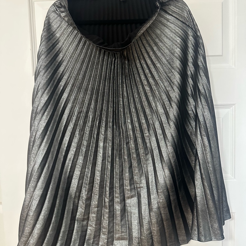 Banana Republic Charcoal Pleated Skirt